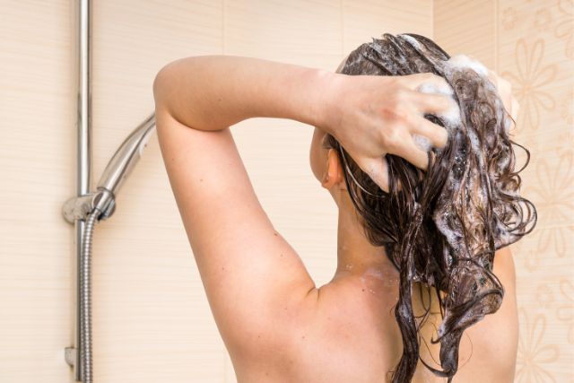 ¿Es Perjudicial Lavar tu Cabello Todos Los Días?